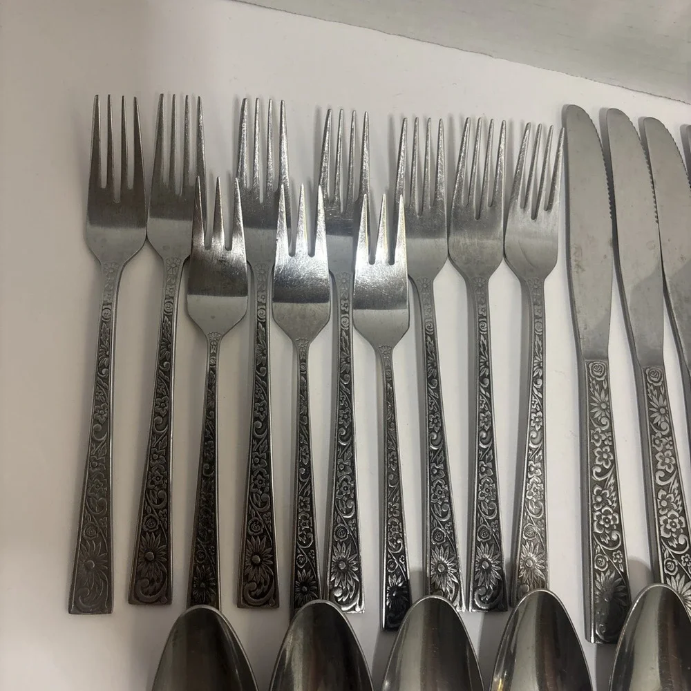 Velvet Leaf Towle Supreme Cutlery Lot Of 33 Stainless Japan Floral 60s-70s MCM